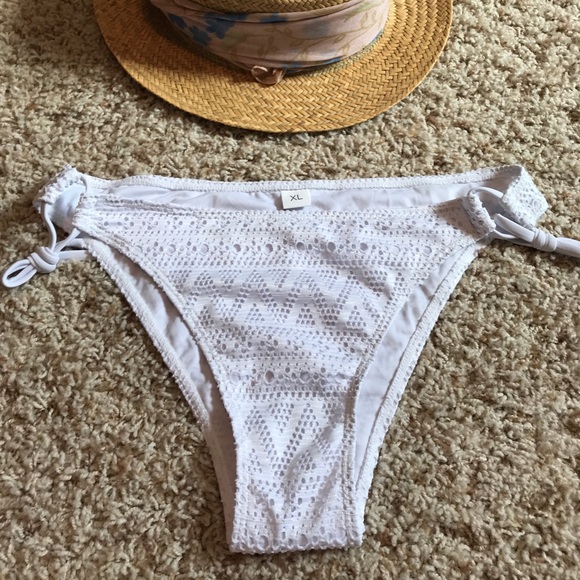 Other - NWT white crochet side tie bikini bottoms szM